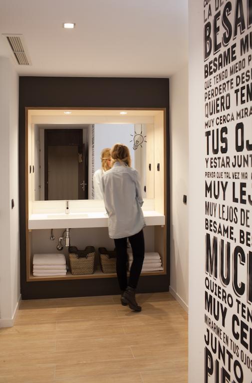Posto Letto in Dormitorio Femminile con 8 Letti